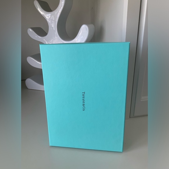 TIFFANY & CO. Medium Gift Box BRAND NEW - Picture 5 of 10
